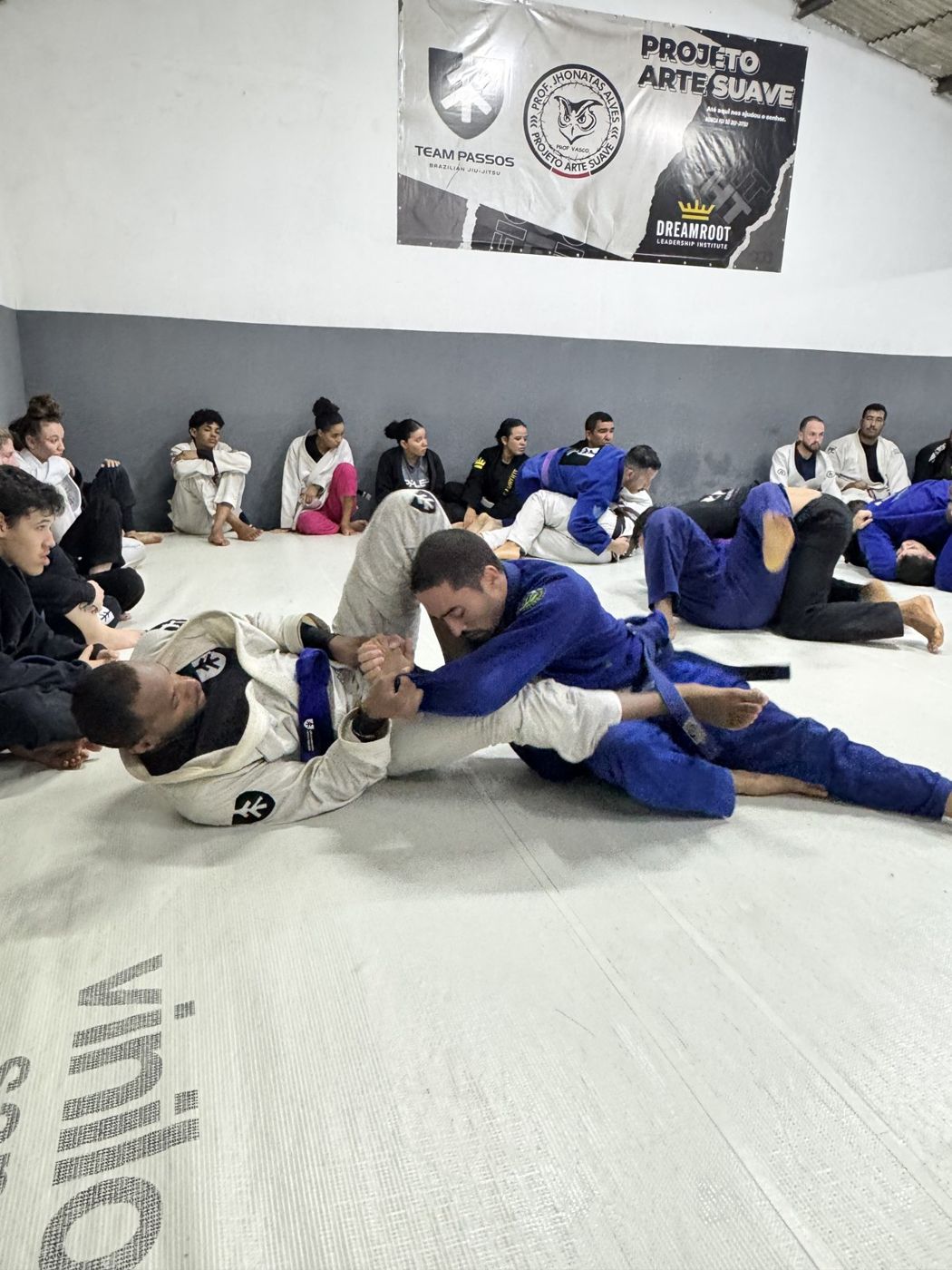 Students rolling under the Projeto Arte Suave and Team Passos banners